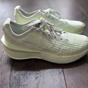 Nike Women's Flyknit Interact Run Running Shoe